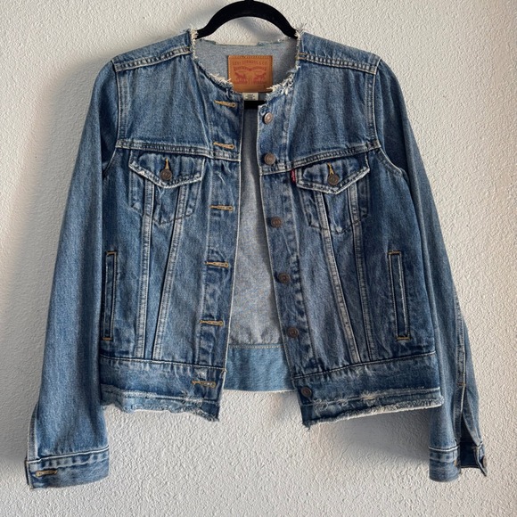 Levi's collarless denimjacket size small medium wash